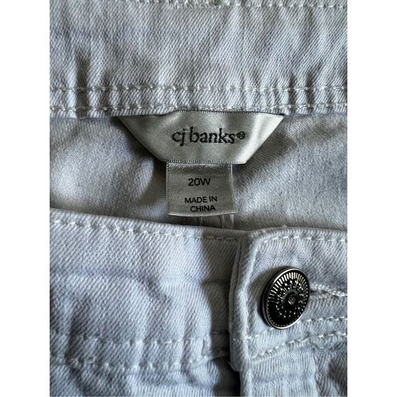 CJ BANKS Relaxed Stretch White Capri Crop Embellished Jean size 20W - Picture 7 of 7